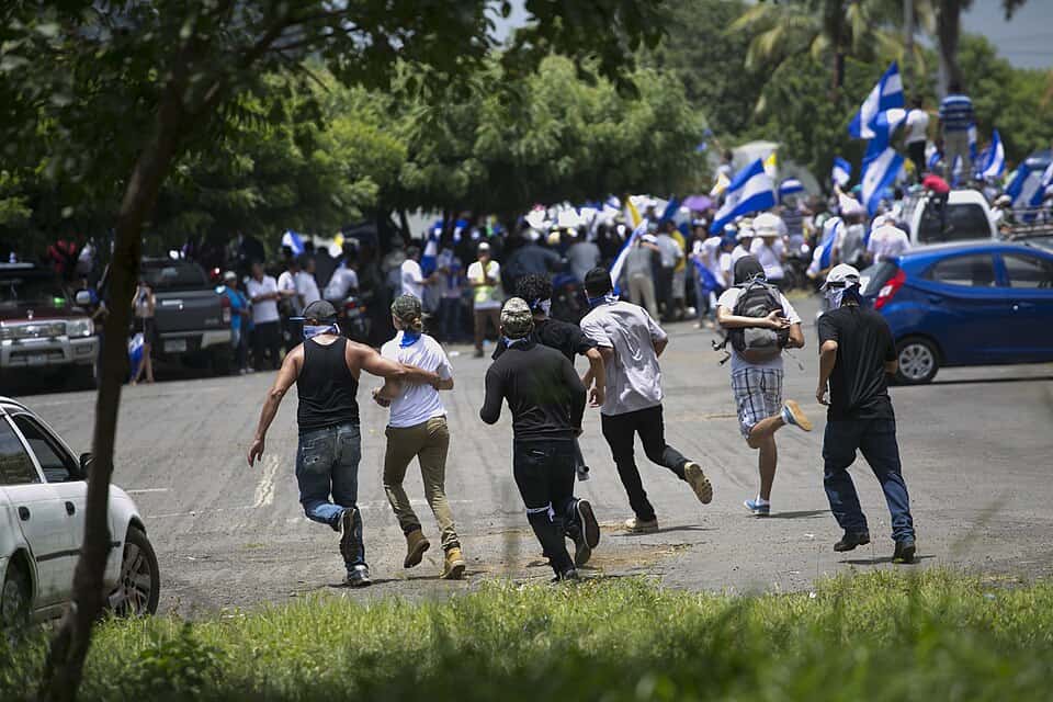 Nicaraguans march in support of the Church in 2018